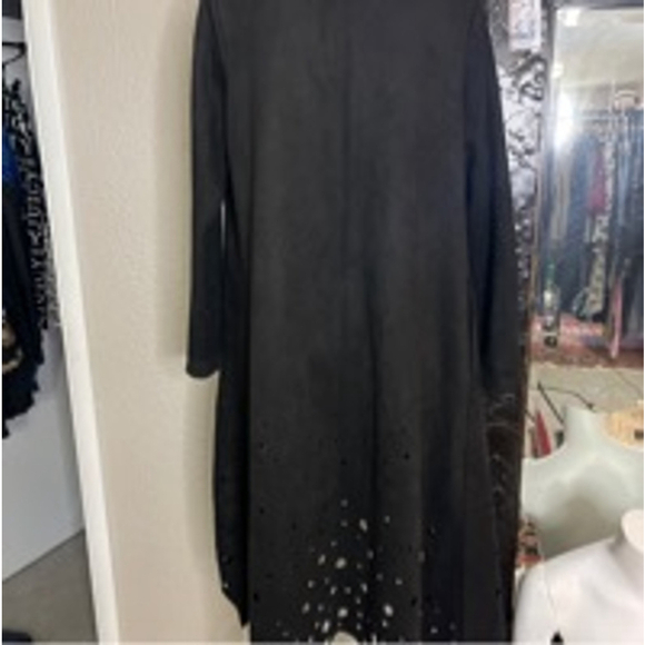 NWT women’s vegan suede leather trench coat by Adore featuring cutouts in black - Picture 7 of 13